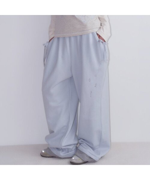 OAFISH(オアフィッシュ)の「フローラルホットフィックス レイヤードスウェットパンツ(ブルー)(スウェットパンツ・レディース・その他・FREE)」の1枚目の写真
