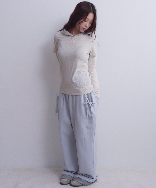OAFISH(オアフィッシュ)の「フローラルホットフィックス レイヤードスウェットパンツ(ブルー)(スウェットパンツ・レディース・その他・FREE)」の3枚目の写真