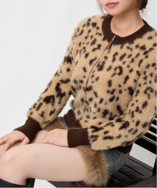 GORGE(ゴージ)の「レオパード柄 フェザージップニット|全3色(ニット/セーター・レディース・ピンク/アイボリー/モカ・F)」の3枚目の写真