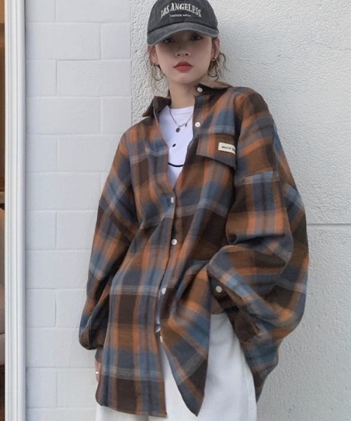 Teem Store(チームストア)の「ヴィンテージライクチェック柄オーバーサイズシャツ/ビッグシルエット長袖シャツ(シャツ/ブラウス・レディース・ネイビー/オレンジ・M)」の18枚目の写真