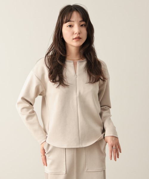 Bou Jeloud(ブージュルード)の「スエード×リブキーネックプルオーバー(Tシャツ/カットソー・レディース・アイボリー/グレイッシュベージュ/ブラック・FREE)」の3枚目の写真