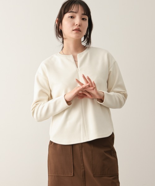 Bou Jeloud(ブージュルード)の「スエード×リブキーネックプルオーバー(Tシャツ/カットソー・レディース・アイボリー/グレイッシュベージュ/ブラック・FREE)」の4枚目の写真