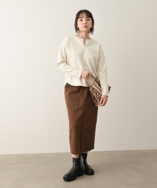 Bou Jeloud(ブージュルード)の「スエード×リブキーネックプルオーバー(Tシャツ/カットソー・レディース・アイボリー/グレイッシュベージュ/ブラック・FREE)」の5枚目の写真
