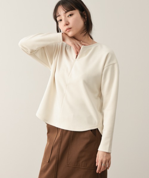 Bou Jeloud(ブージュルード)の「スエード×リブキーネックプルオーバー(Tシャツ/カットソー・レディース・アイボリー/グレイッシュベージュ/ブラック・FREE)」の6枚目の写真