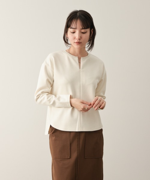 Bou Jeloud(ブージュルード)の「スエード×リブキーネックプルオーバー(Tシャツ/カットソー・レディース・アイボリー/グレイッシュベージュ/ブラック・FREE)」の7枚目の写真
