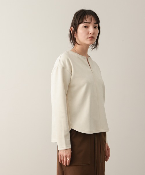 Bou Jeloud(ブージュルード)の「スエード×リブキーネックプルオーバー(Tシャツ/カットソー・レディース・アイボリー/グレイッシュベージュ/ブラック・FREE)」の8枚目の写真