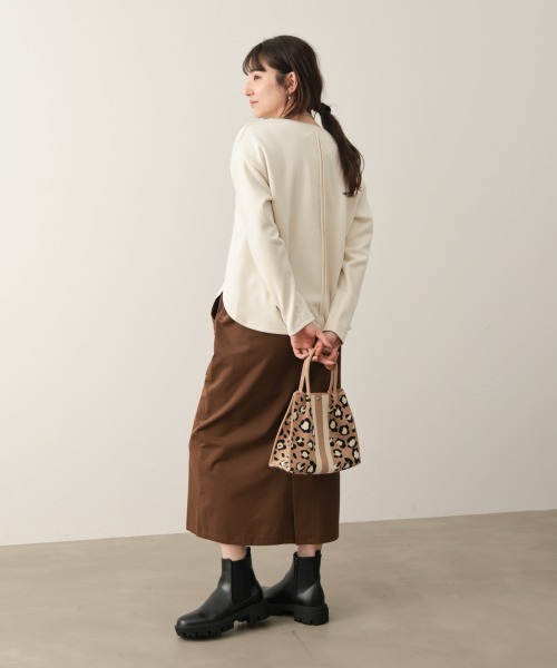 Bou Jeloud(ブージュルード)の「スエード×リブキーネックプルオーバー(Tシャツ/カットソー・レディース・アイボリー/グレイッシュベージュ/ブラック・FREE)」の11枚目の写真