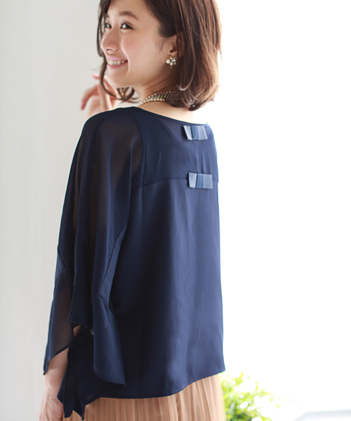 REAL CUBE(リアルキューブ)の「REAL CUBE Wリボンポンチョスリーブトップス(Tシャツ/カットソー・レディース・ブラック/ネイビー/キャメル・38)」の1枚目の写真