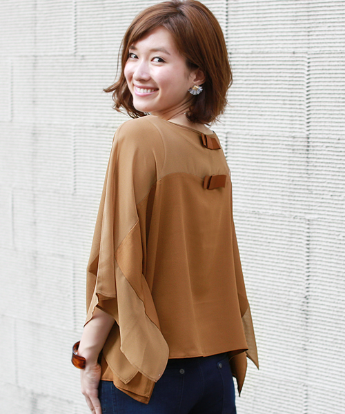 REAL CUBE(リアルキューブ)の「REAL CUBE Wリボンポンチョスリーブトップス(Tシャツ/カットソー・レディース・ブラック/ネイビー/キャメル・38)」の3枚目の写真