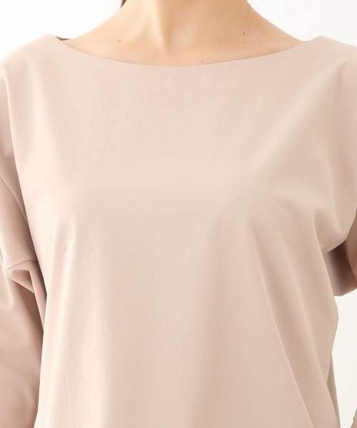 qualite(カリテ)の「2WAYストレッチボートネックシャツ(シャツ/ブラウス・レディース・オフホワイト/ピンク/カーキ/ブラック・38/36)」の8枚目の写真