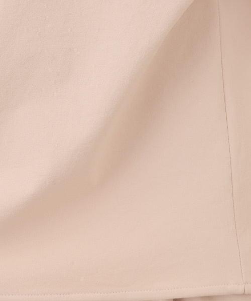 qualite(カリテ)の「2WAYストレッチボートネックシャツ(シャツ/ブラウス・レディース・オフホワイト/ピンク/カーキ/ブラック・38/36)」の9枚目の写真