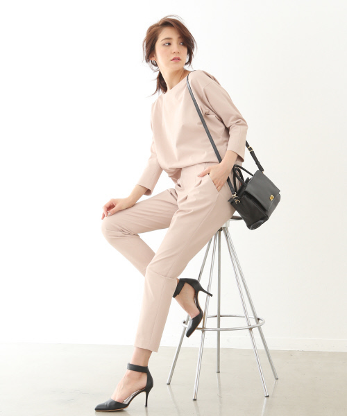 qualite(カリテ)の「2WAYストレッチボートネックシャツ(シャツ/ブラウス・レディース・オフホワイト/ピンク/カーキ/ブラック・38/36)」の12枚目の写真