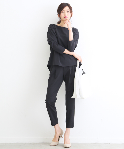 qualite(カリテ)の「2WAYストレッチボートネックシャツ(シャツ/ブラウス・レディース・オフホワイト/ピンク/カーキ/ブラック・38/36)」の15枚目の写真