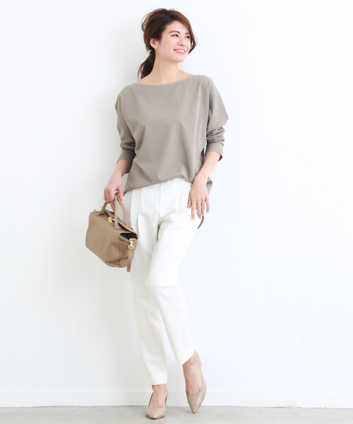 qualite(カリテ)の「2WAYストレッチボートネックシャツ(シャツ/ブラウス・レディース・オフホワイト/ピンク/カーキ/ブラック・38/36)」の16枚目の写真