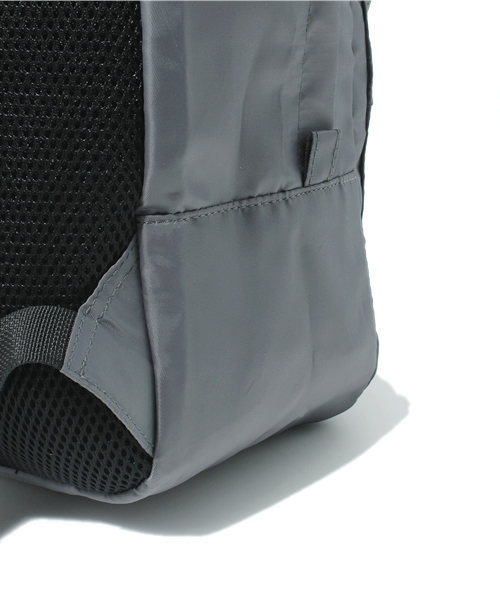 A BATHING APE（アベイシングエイプ）の「PIRATE APE CROSSBONE DAY PACK （バックパック/リュック・メンズ・グレー/ブラック・FREE）」の7枚目の写真