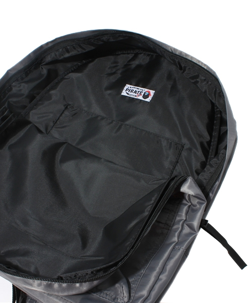 A BATHING APE（アベイシングエイプ）の「PIRATE APE CROSSBONE DAY PACK （バックパック/リュック・メンズ・グレー/ブラック・FREE）」の11枚目の写真