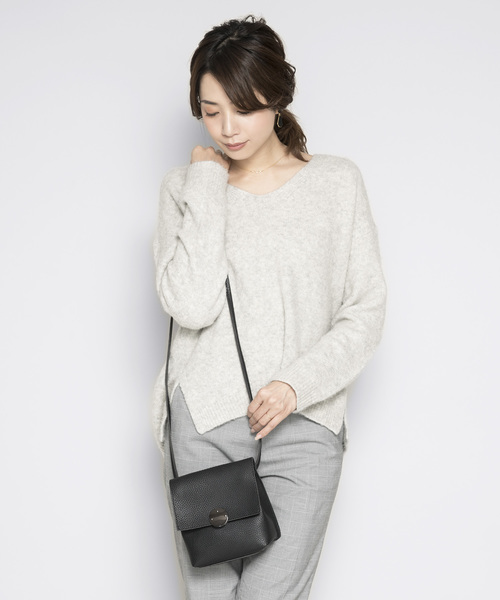 PLAIN CLOTHING（プレーンクロージング）の「フロントサークルショルダーバッグ【PLAIN CLOTHING】（ショルダーバッグ・レディース・グレー/モカ/ブラック・FREE）」の2枚目の写真