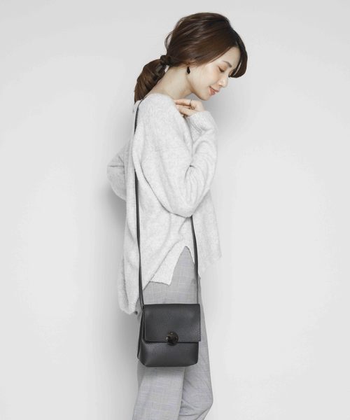 PLAIN CLOTHING（プレーンクロージング）の「フロントサークルショルダーバッグ【PLAIN CLOTHING】（ショルダーバッグ・レディース・グレー/モカ/ブラック・FREE）」の7枚目の写真
