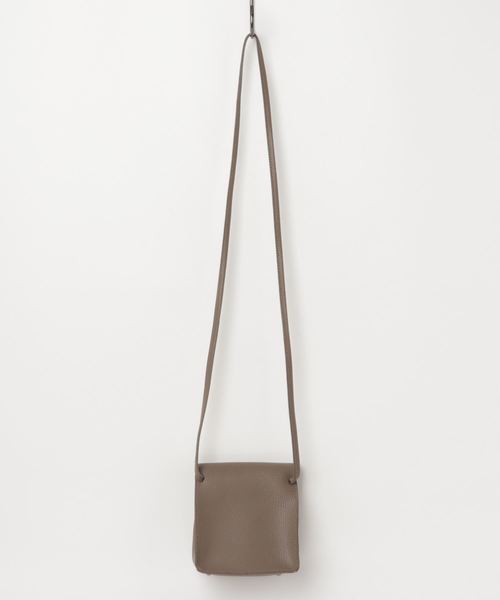 PLAIN CLOTHING（プレーンクロージング）の「フロントサークルショルダーバッグ【PLAIN CLOTHING】（ショルダーバッグ・レディース・グレー/モカ/ブラック・FREE）」の4枚目の写真