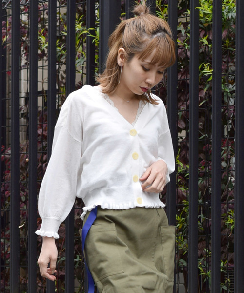 w closet(ダブルクローゼット)の「リネン混Vネックフリルカーディガン(カーディガン/ボレロ・レディース・ホワイト/グリーン/オレンジ/ブラック・FREE)」の1枚目の写真