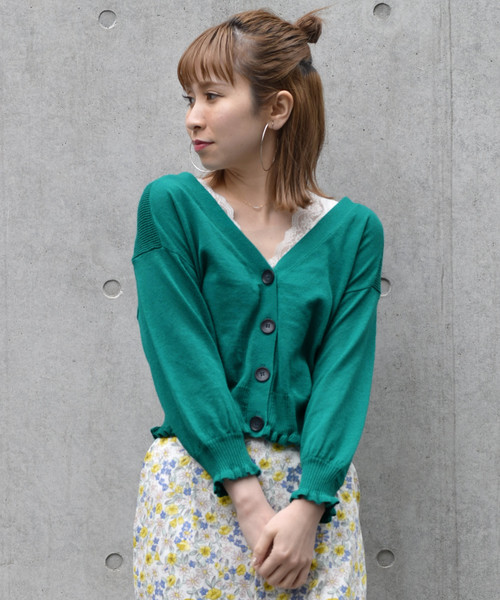 w closet(ダブルクローゼット)の「リネン混Vネックフリルカーディガン(カーディガン/ボレロ・レディース・ホワイト/グリーン/オレンジ/ブラック・FREE)」の3枚目の写真