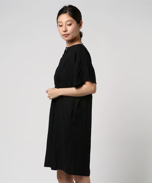 LBC（エルビーシー）の「リネンレーヨンレトロフラワープリントチュニック（ワンピース・レディース・ホワイト/ブラック/グリーン・M/L）」の4枚目の写真