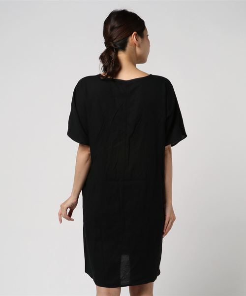 LBC（エルビーシー）の「リネンレーヨンレトロフラワープリントチュニック（ワンピース・レディース・ホワイト/ブラック/グリーン・M/L）」の5枚目の写真