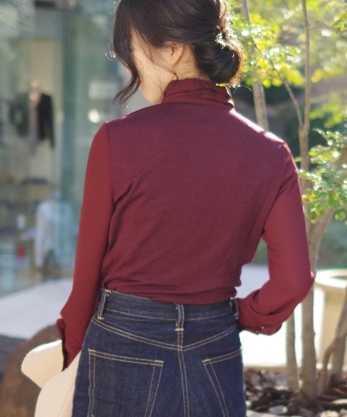 NARACAMICIE(ナラカミーチェ)の「ウールジャージクレープコンビフリルブラウス(Tシャツ/カットソー・レディース・ブラック/ネイビー/ボルドー・MEDIUM/LARGE)」の21枚目の写真