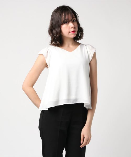 TRUDEA(トルディア)の「ソフトVネック フレンチスリーブブラウス(シャツ/ブラウス・レディース・イエロー/ホワイト×ブルー/ベージュ/ラベンダー/ホワイト系その他/ホワイト/ブルー/ホワイト×ブラック・MEDIUM/LARGE/SMALL)」の12枚目の写真