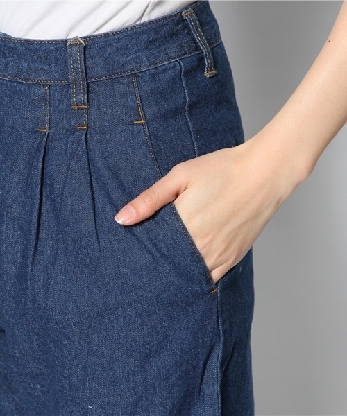 mystic（ミスティック）の「タックデニムパンツ（デニムパンツ・レディース・ブルー/ライトブルー・2/1）」の7枚目の写真