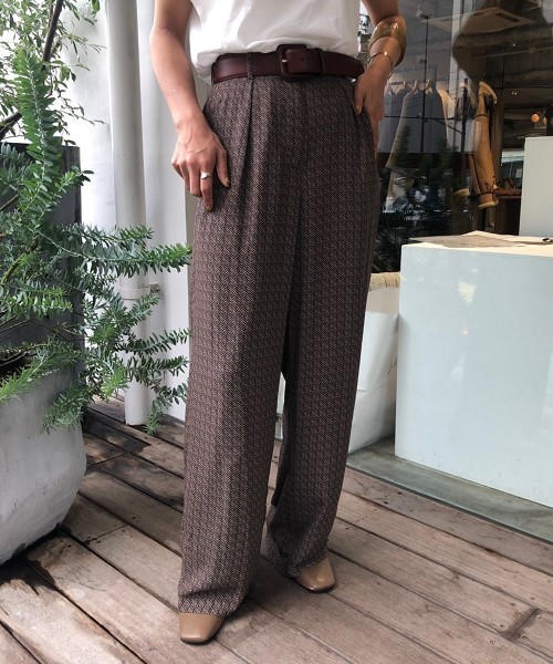TODAYFUL（トゥデイフル）の「ヘリンボーンシフォンパンツ