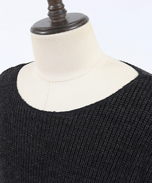 Jih Nunc（ジーヌンク）の「mn2023-ルーズネックワイドシルエットニットプルオーバー（ニット/セーター・メンズ・ブラック/レッド/モカ/チャコール・S/M/L）」の20枚目の写真