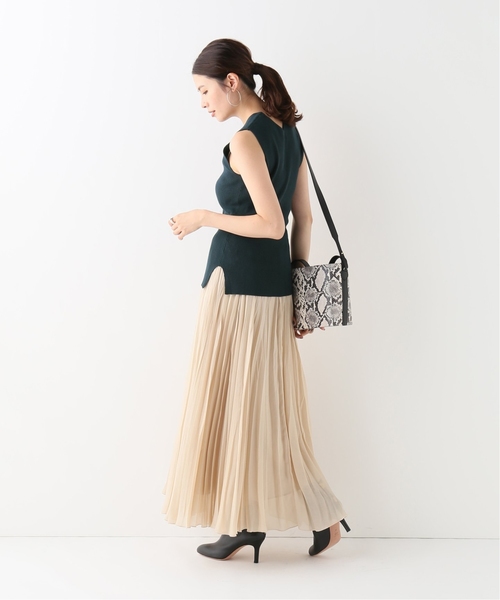 journal standard L'essage(ジャーナルスタンダードレサージュ)の「SAMBAノースリーブプルオーバー(Tシャツ/カットソー・レディース・ベージュ/ネイビー/グリーン・FREE)」の13枚目の写真