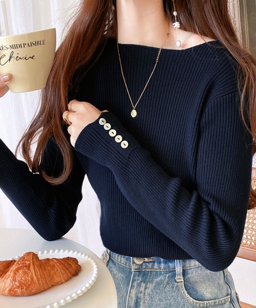 classicalelf(クラシカルエルフ)の「柔らか綿100%。袖ボタンミドル丈ボートネックニット(ニット/セーター・レディース・チャコールグレー/ブラック/ベージュ/アイボリー/杢グレー/モカ/ライトグリーン/ライトグレー/ネイビー・MEDIUM/LARGE/X-LARGE/XX-LARGE/SMALL)」の9枚目の写真