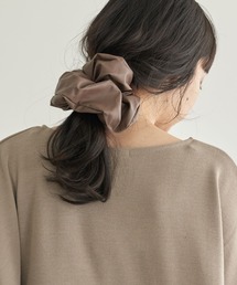 earth music&ecology | フェイクレザービッグシュシュ　＊(その他ヘアアクセサリー)