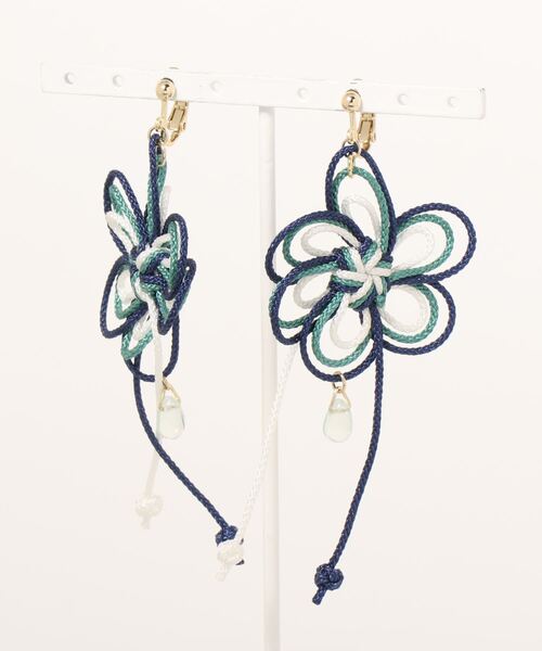 カヤ（カヤ）の「【カヤ】組み花イヤリング（イヤリング・レディース・エンジ/ブルー/モスグリーン・FREE）」の3枚目の写真