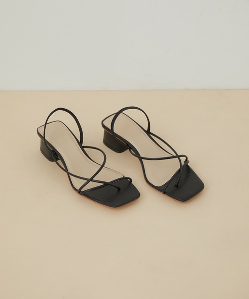 ADAM ET ROPE'（アダムエロペ）の「【WEB限定】ナローストラップサンダル（サンダル・レディース・ブラック/オフホワイト/ダークブラウン・22.5cm/23.0cm/23.5cm/24.0cm/24.5cm）」の3枚目の写真