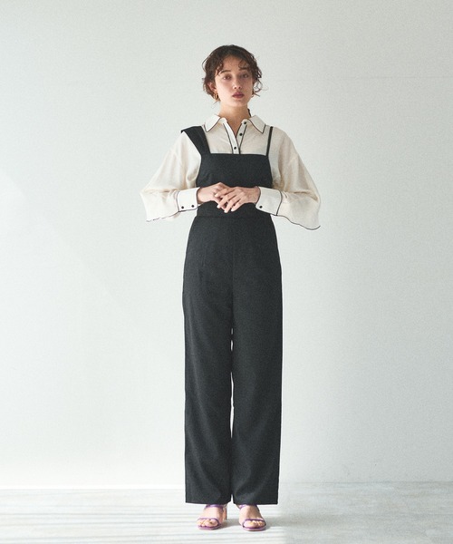 natural couture(ナチュラルクチュール)の「【大人ナチュ】アシメストラップサロペット(サロペット/オーバーオール・レディース・ブラック/グレイッシュベージュ・SMALL/MEDIUM/LARGE)」の1枚目の写真