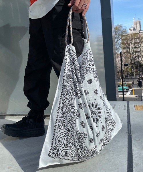 HAV-A-HANK(ハバハンク )の「【HAV-A-HANK/ハバハンク】ロープショルダー付バンダナバッグ(トートバッグ・メンズ・ブルー/ブラック/ホワイト・ONE SIZE)」の2枚目の写真