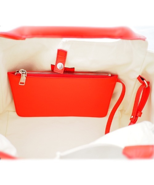 DIAVEL（ディアベル）の「マイクロスタッズトートバッグ【Sサイズ】（トートバッグ・レディース・ホワイト×レッド/ホワイト×ブラック・SMALL）」の3枚目の写真