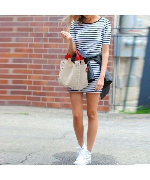 DIAVEL（ディアベル）の「マイクロスタッズトートバッグ【Sサイズ】（トートバッグ・レディース・ホワイト×レッド/ホワイト×ブラック・SMALL）」の8枚目の写真