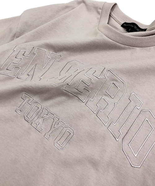 En serio TOKYO(エンソリオトーキョー)の「同色刺繍 アーチロゴ ルーズシルエット Tシャツ(Tシャツ/カットソー・メンズ・ブラック/オフホワイト/サックスブルー/ラベンダー/オートミール/グレイッシュベージュ・L/M)」の11枚目の写真