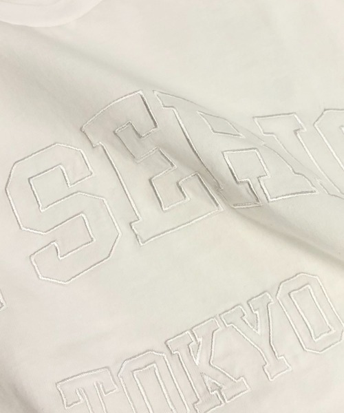 En serio TOKYO(エンソリオトーキョー)の「同色刺繍 アーチロゴ ルーズシルエット Tシャツ(Tシャツ/カットソー・メンズ・ブラック/オフホワイト/サックスブルー/ラベンダー/オートミール/グレイッシュベージュ・L/M)」の16枚目の写真