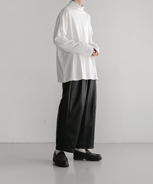 remer（リメール）の「loose tuck wide leather PT/ルーズタックワイドレザーパンツ（その他パンツ・メンズ・ブラック・SMALL/MEDIUM/LARGE）」の4枚目の写真