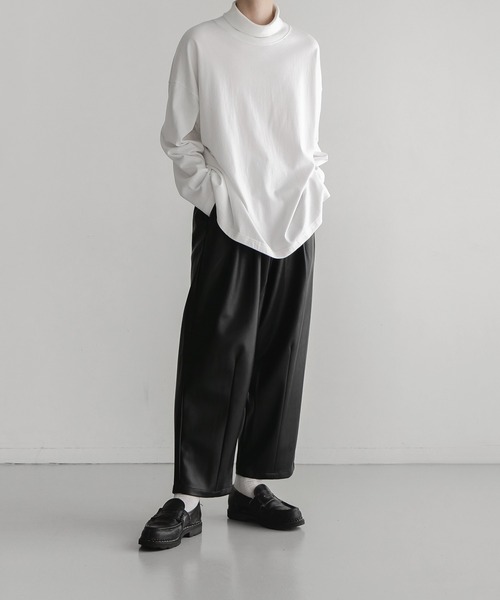 remer（リメール）の「loose tuck wide leather PT/ルーズタックワイドレザーパンツ（その他パンツ・メンズ・ブラック・SMALL/MEDIUM/LARGE）」の6枚目の写真