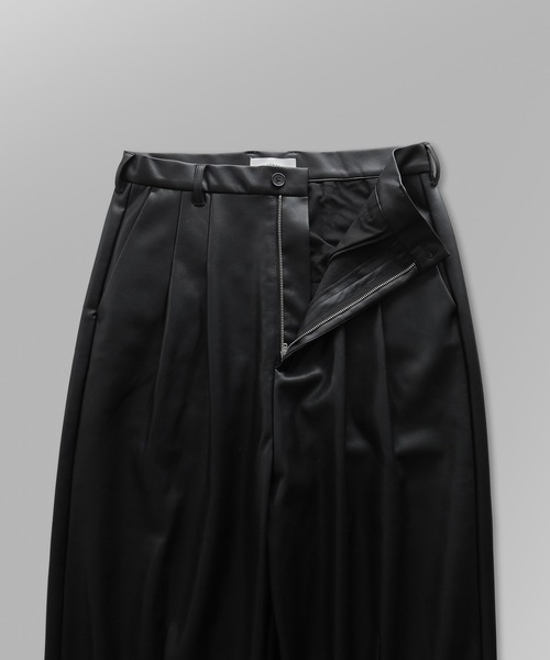 remer（リメール）の「loose tuck wide leather PT/ルーズタックワイドレザーパンツ（その他パンツ・メンズ・ブラック・SMALL/MEDIUM/LARGE）」の9枚目の写真