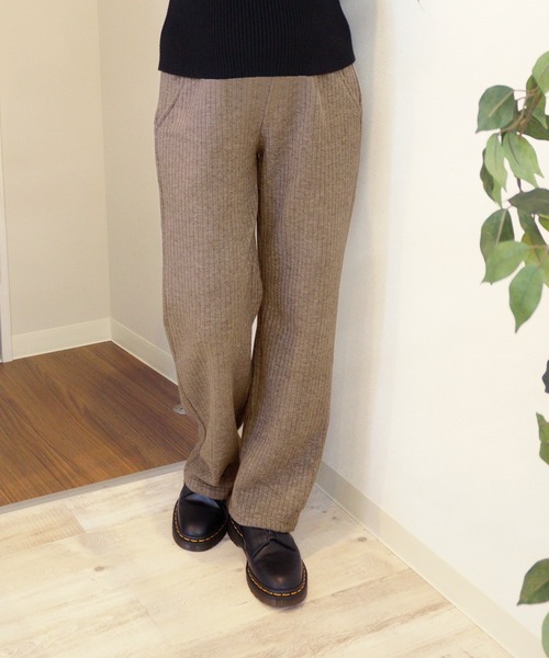 SweetMommy（スウィートマミー）の「【ZOZO限定カラー】【マタニティ】 フリーカットリブ ワイドパンツ　選べる2タイプ（マタニティウェア/グッズ・レディース・グリーン/アイボリー/モカ/グレイッシュベージュ/チャコール/ブラック/ピンク/グリーン系/ブラック系/チャコールグレー/ベージュ/グレー/アイボリー系・M/L）」の9枚目の写真