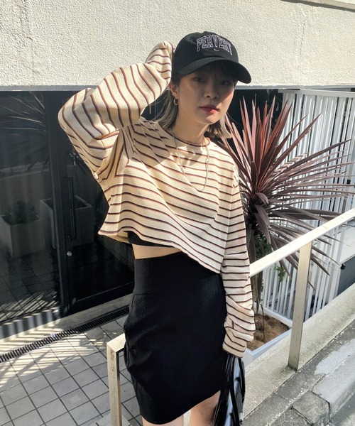 WHO'S WHO gallery（フーズフーギャラリー）の「ボーダーコンパクトトップス（Tシャツ/カットソー・レディース・ブラック/ベージュ/ブラウン/オフホワイト・FREE）」の2枚目の写真