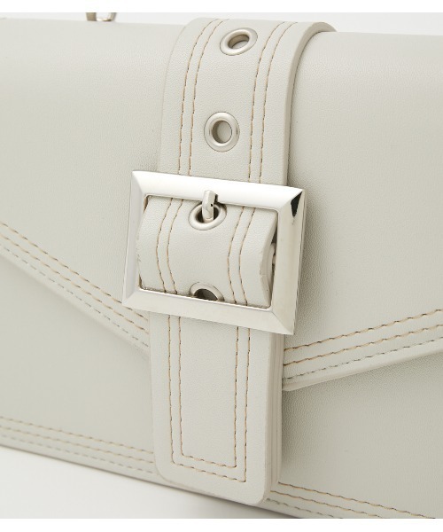 AZUL by moussy(アズールバイマウジー)の「BELT DESIGN WALLET BAG/ベルトデザインウォレットバッグ(ショルダーバッグ・レディース・ブラック/ライトカーキ/アイボリー・FREE)」の4枚目の写真
