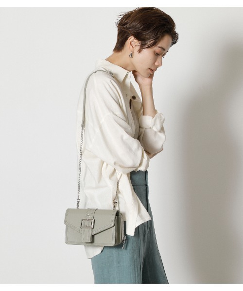 AZUL by moussy(アズールバイマウジー)の「BELT DESIGN WALLET BAG/ベルトデザインウォレットバッグ(ショルダーバッグ・レディース・ブラック/ライトカーキ/アイボリー・FREE)」の12枚目の写真
